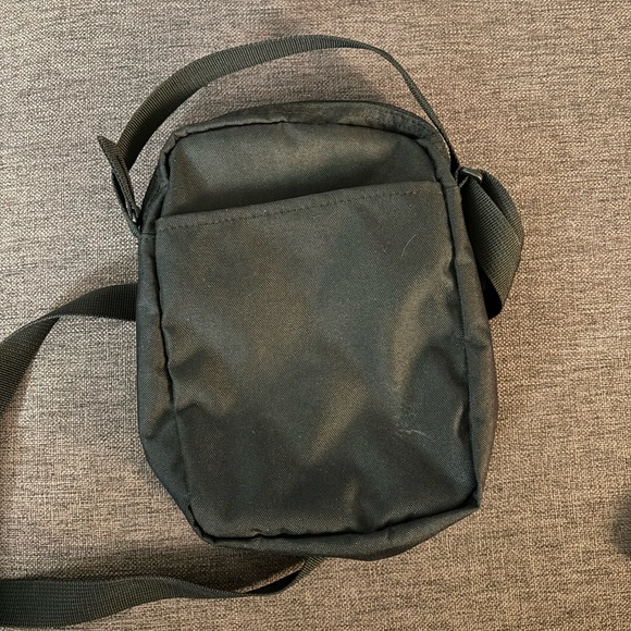 Eddie Bauer crossbody bag. New without tags. - Picture 2 of 2